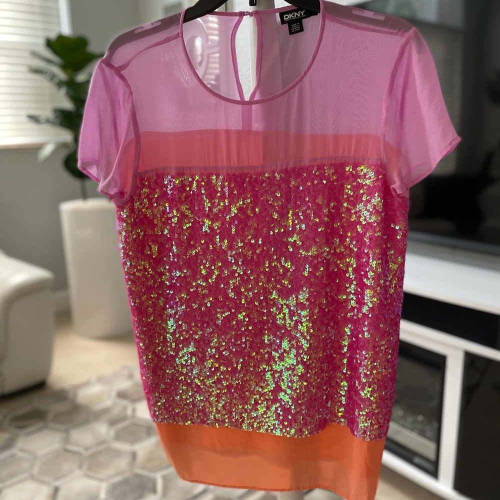 DKNY M PINK AND ORANGE SEQUIN BLOUSE